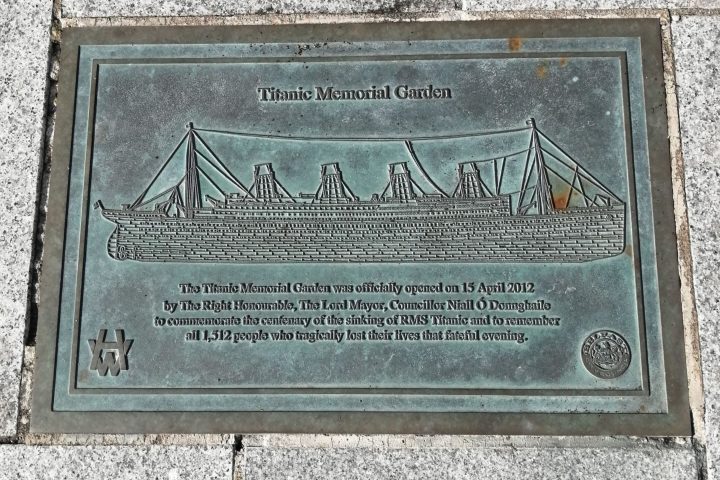 a plaque on the side of a building